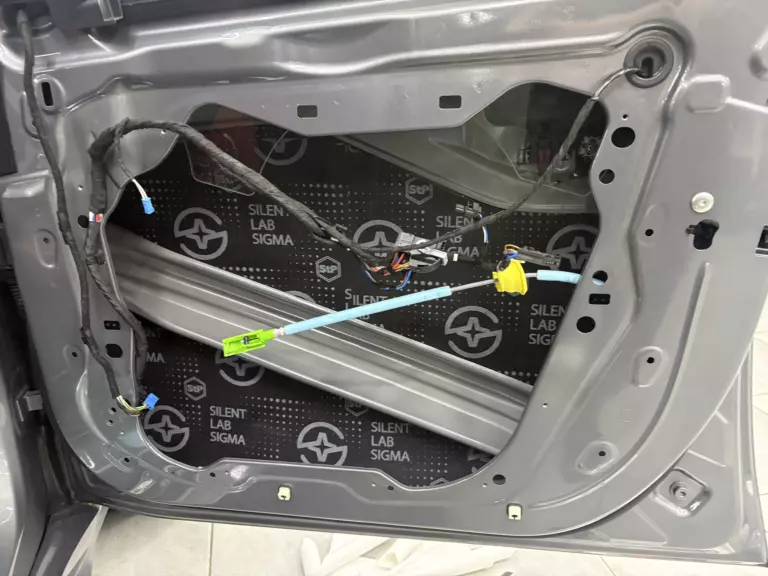 Шумоизоляция дверей BMW X2-3