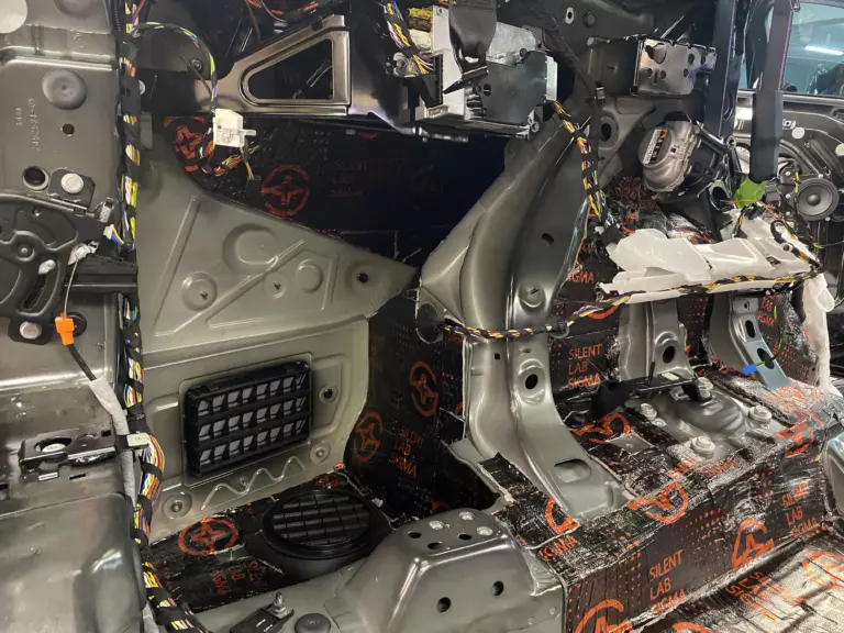 Шумоизоляция багажника BMW X7-3