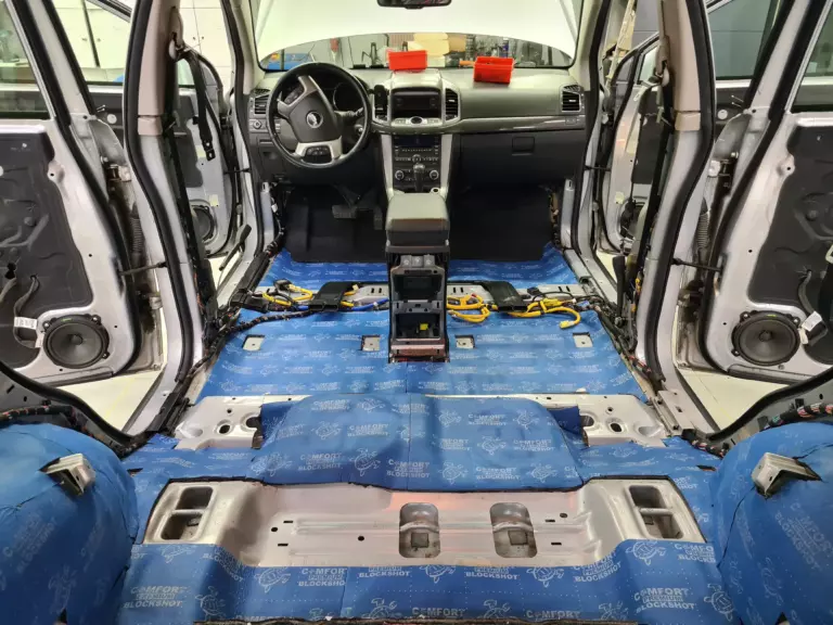 Шумоизоляция пола Chevrolet Captiva-3