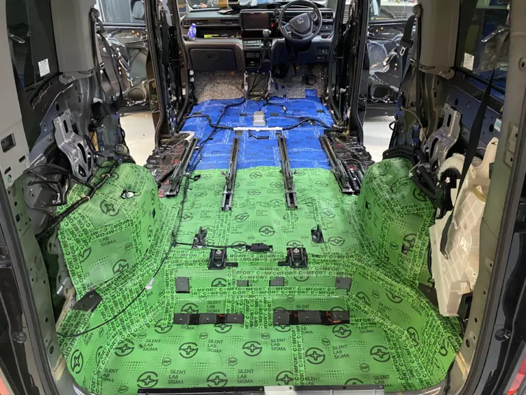 Шумоизоляция пола Honda Stepwgn-3