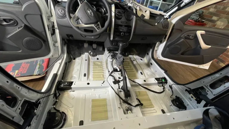 Шумоизоляция-пола-LADA Largus-1