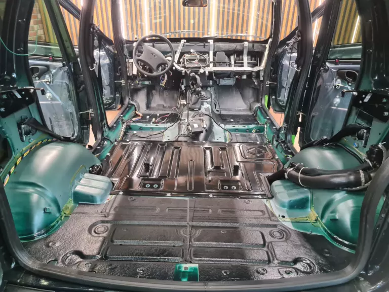 Шумоизоляция пола LADA Niva Travel-1