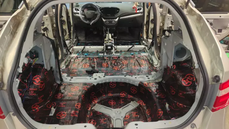 Шумоизоляция багажника Lada Vesta Cross -4