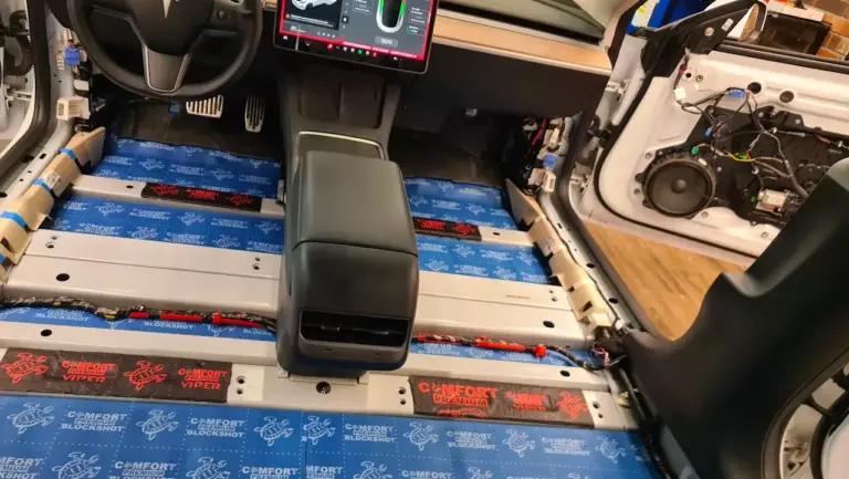 Шумоизоляция пола Tesla Model 3-2