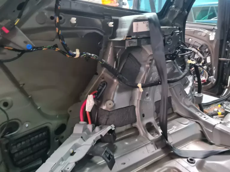 Шумоизоляция багажника Volvo V60-2