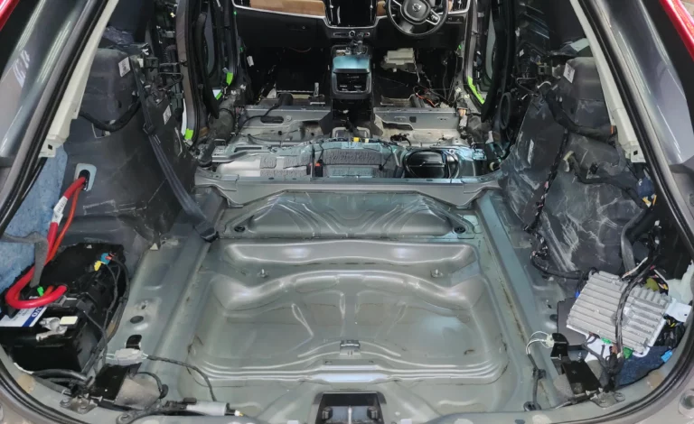 Шумоизоляция пола Volvo V90-1