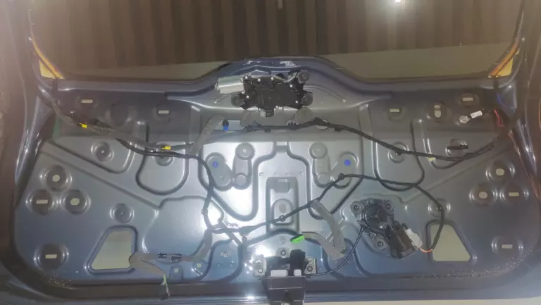 Шумоизоляция дверей Volvo xc90-1
