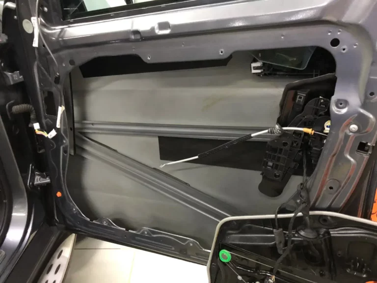 Шумоизоляция Mercedes GLS 2018 двер 1