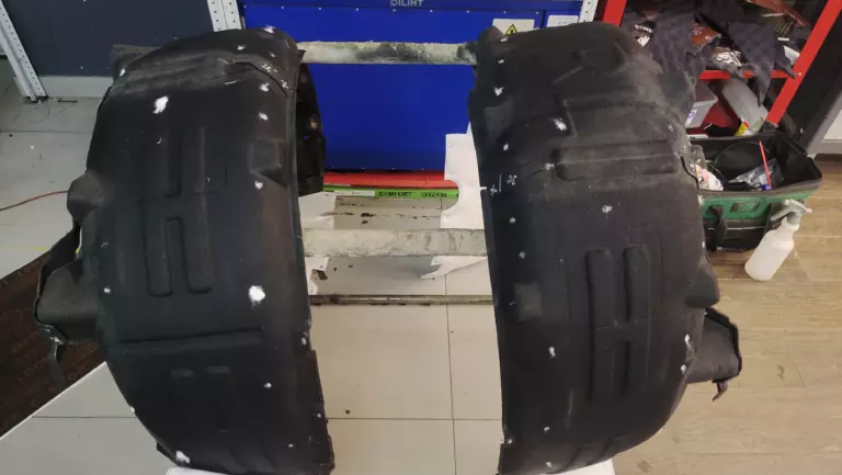 Шумоизоляция арок Lynk & Co 900-5