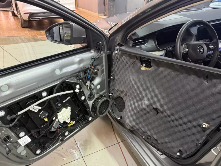 Шумоизоляция дверей Skoda Octavia-3
