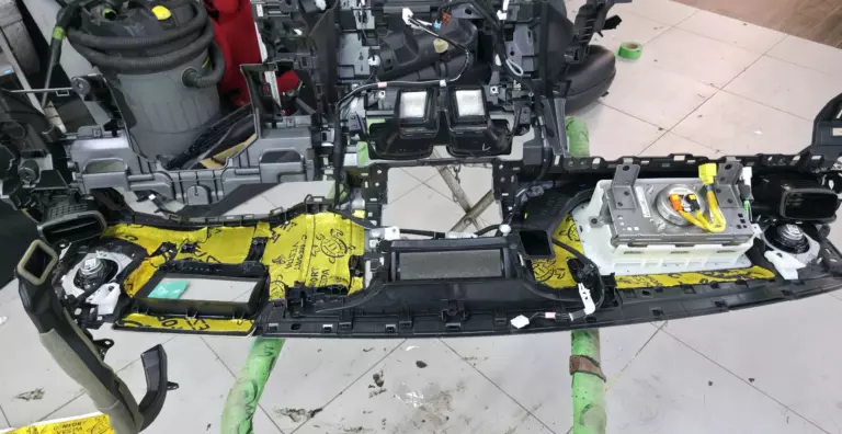 Шумоизоляция торпедо Toyota Land Cruiser 300-2